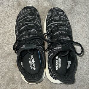 Adidas zebra colored tennis shoes